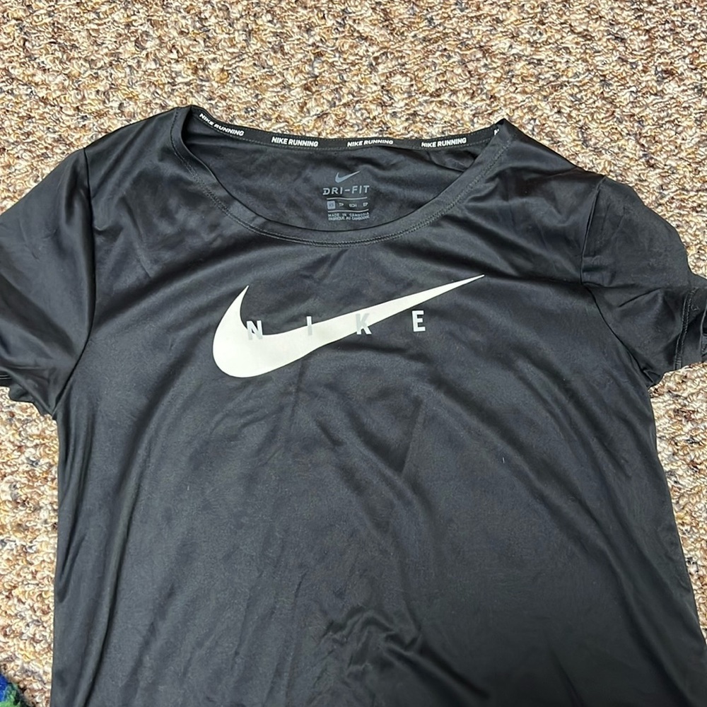 Nike workout shirt - Picture 1 of 1